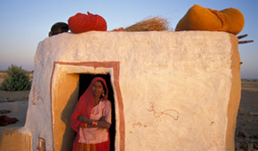 Photo of a woman in doorway in India. Copyright: Curt Carnemark/World Bank